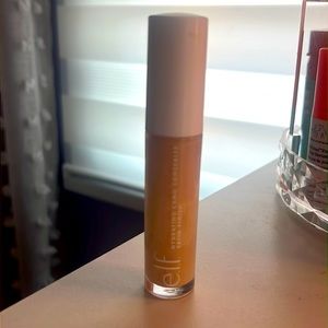 Elf hydrating como concelor! Brand new!!